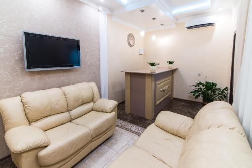 L.O.Y Family Hotel - image 2