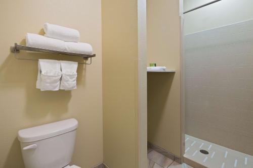 Best Western Plus Patterson Park Inn - image 8