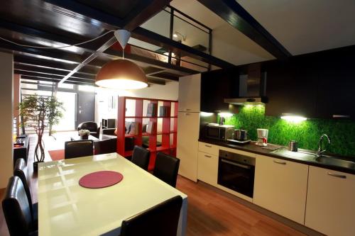 Marina Loft & Apartments - image 2
