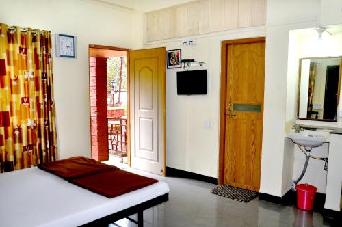 Radhanand Holiday Home