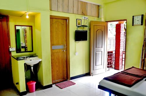 Radhanand Holiday Home