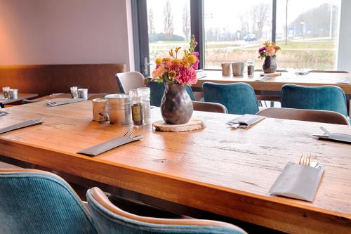 อาหารและเครื่องดื่ม, Hotel De Roode Schuur in นิจเกิก