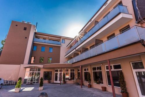 Garni Hotel Anne-Mary - image 12