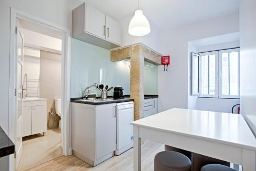 BmyGuest - Ambassador Boutique Apartment I - image 3