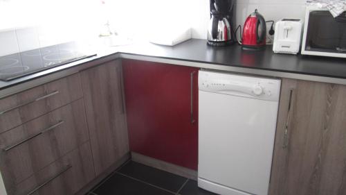 Judy and Sandor Apartmen - image 12