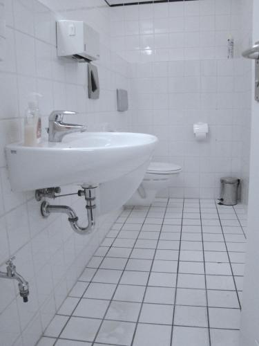 BNB Potsdamer Platz - Rooms & Apartments - image 12