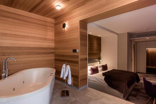1 queen bed