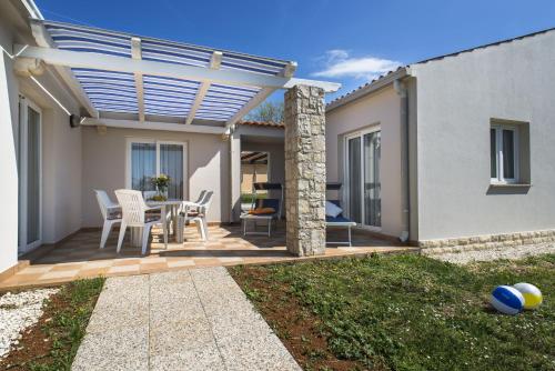 3 bedrooms, 5 beds