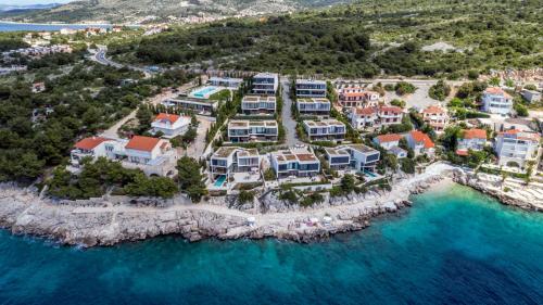 Golden Rays Luxury Villas & Apartments 2