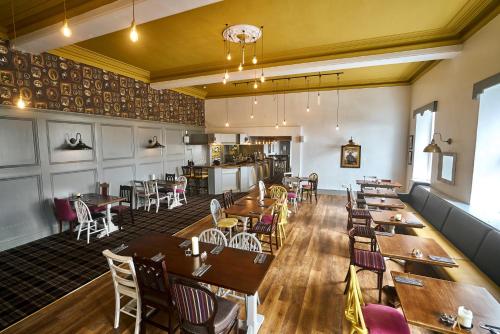 Restaurang, The Commodore Inn in Grange Over Sands