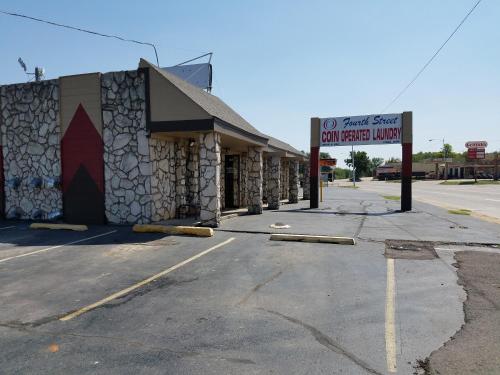Budget Inn - image 2