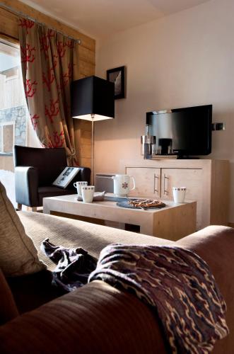2 twin beds, 1 sofa bed
