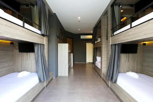 Shared room, female dormitory, 6 guests