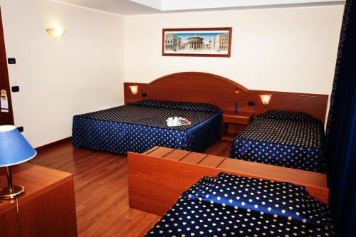 3 twin beds