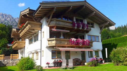 Buitenkant, Landhaus BergMoment - adults only in Ellmau