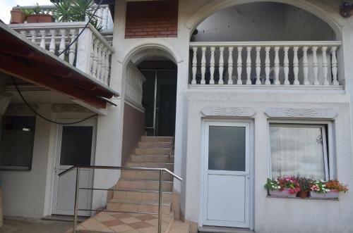 Prenociste Orhideja - image 13