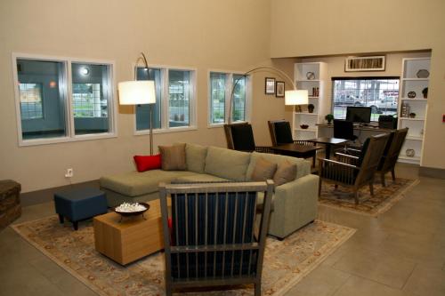 Country Inn & Suites by Radisson Prineville OR - image 8