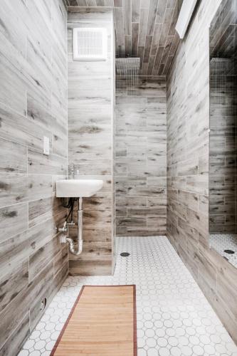 دش, Ember Hostel in Capitol Hill