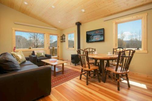 Macker's Cabin - image 4
