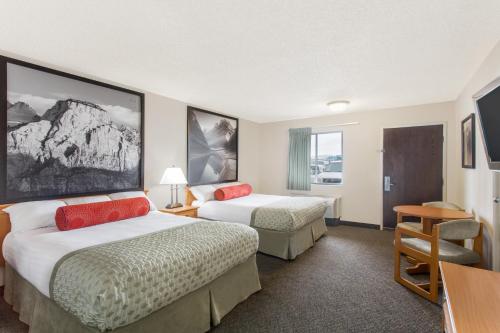 Queen Room with Two Queen Beds - Non-Smoking