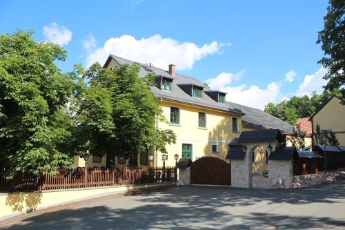 digitales Event & Hochzeitshotel Zum grünen Baum - Hotel - Taltitz