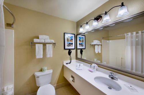 Bathroom, Country Inn & Suites by Radisson, Greeley, CO in Greeley (CO)