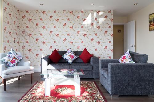 B&B Cambridge - Exquisite Penthouse, 2 mins walk from Cambridge Station, lift access, secured gated on-site parking, self-check-in, SUPER Fast WIFI, Balcony & Sleeps 6 - Bed and Breakfast Cambridge