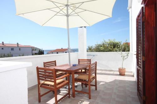  Apartment Maslenica 6548b in 23243 Jasenice