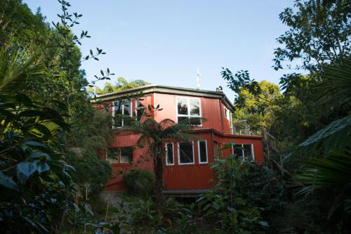 Te Nikau Retreat in ปูนาไกกิ