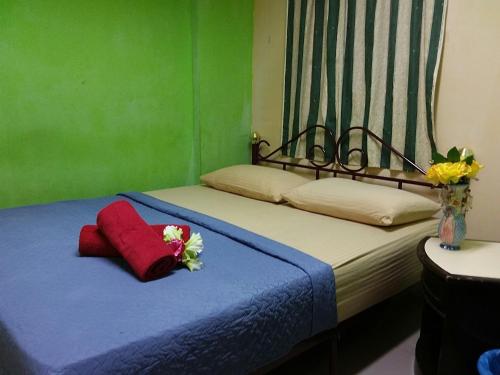 Oasis Guest House Stop at Oasis Guest House to discover the wonders of Kuala Lumpur. The property features a wide range of facilities to make your stay a pleasant experience. Service-minded staff will welcome and guide