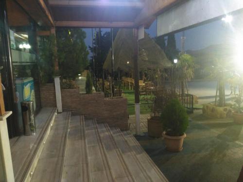 Kert, Hotel Mirasierra in Baúl