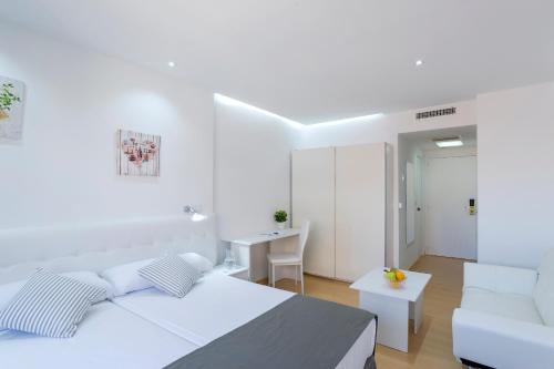 Boutique Urban Madrid Serrano Apartamentos Orion is perfectly located for both business and leisure guests in Madrid. The property features a wide range of facilities to make your stay a pleasant experience. All the necessary faci