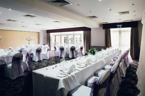 Mercure Letchworth Hall Hotel - image 2