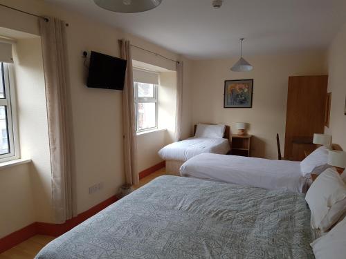 4 twin beds