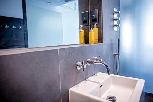 New Road Hotel - image 2
