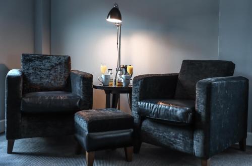 Club Deluxe Room image 3
