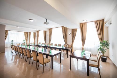 Oxford Hotel & Conference Center - main image