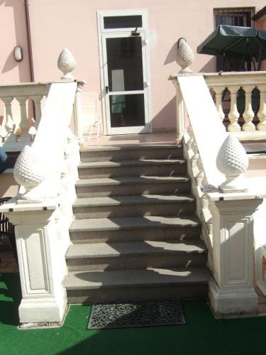 Hotel Innocenti - image 7
