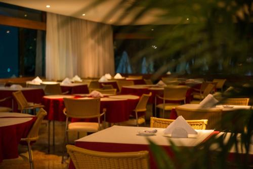 레스토랑, Marulhos Resort by MAI in 포르투 데 가리냐스