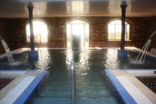 Úszómedence, Balneario de Corconte in Cilleruelo de Bezana