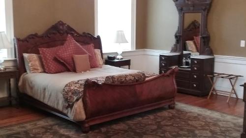 Hale Springs Inn in Rogersville, USA