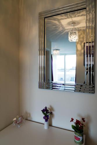 Exquisite Station Penthouse with Balcony & Parking & Sleeps 6 - main image