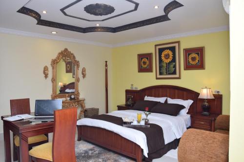 1 king bed, 1 sofa bed