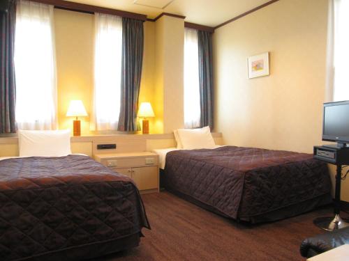 Hotel GreenGarden Hotel Green Garden is perfectly located for both business and leisure guests in Maebashi. Offering a variety of facilities and services, the property provides all you need for a good nights sleep. Se