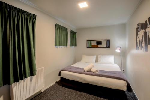 The Black Sheep Backpackers Room Type - Deluxe King Room