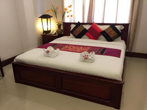 Standard Double Room image 5