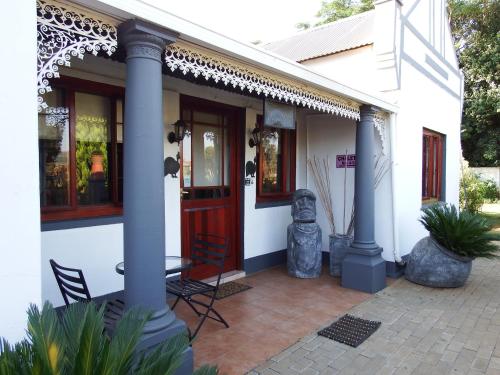 Villa Luca Guesthouse & Chalets in Swartruggens