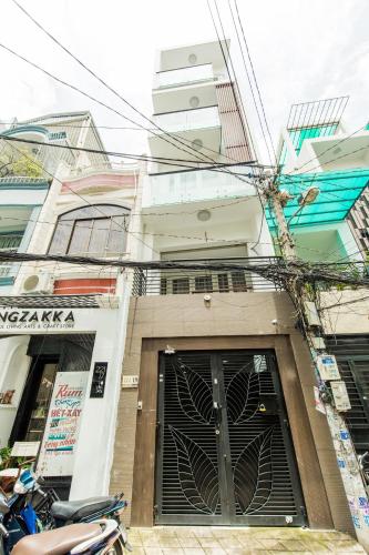 큐홈 사이공 - 보 반 탄 - 출입구