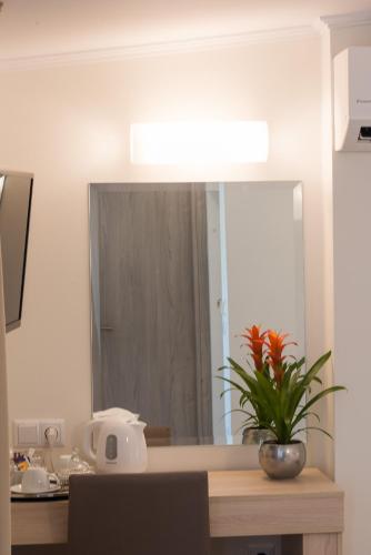 Castello Boutique Rooms - image 13