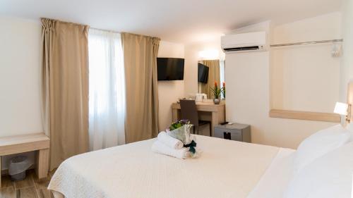 Castello Boutique Rooms - image 2